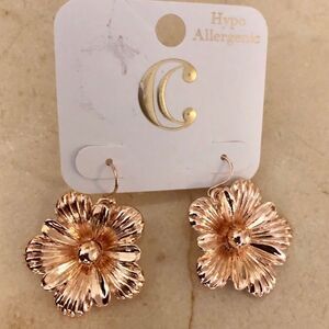 🍭6/$30 bundle CharmingCharlieFlower Earrings NWT